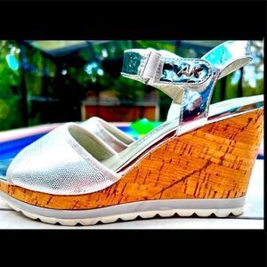 ANN KLINE SPORT METALLIC SILVER CORK WEDGE SANDALS SIZE 7.5